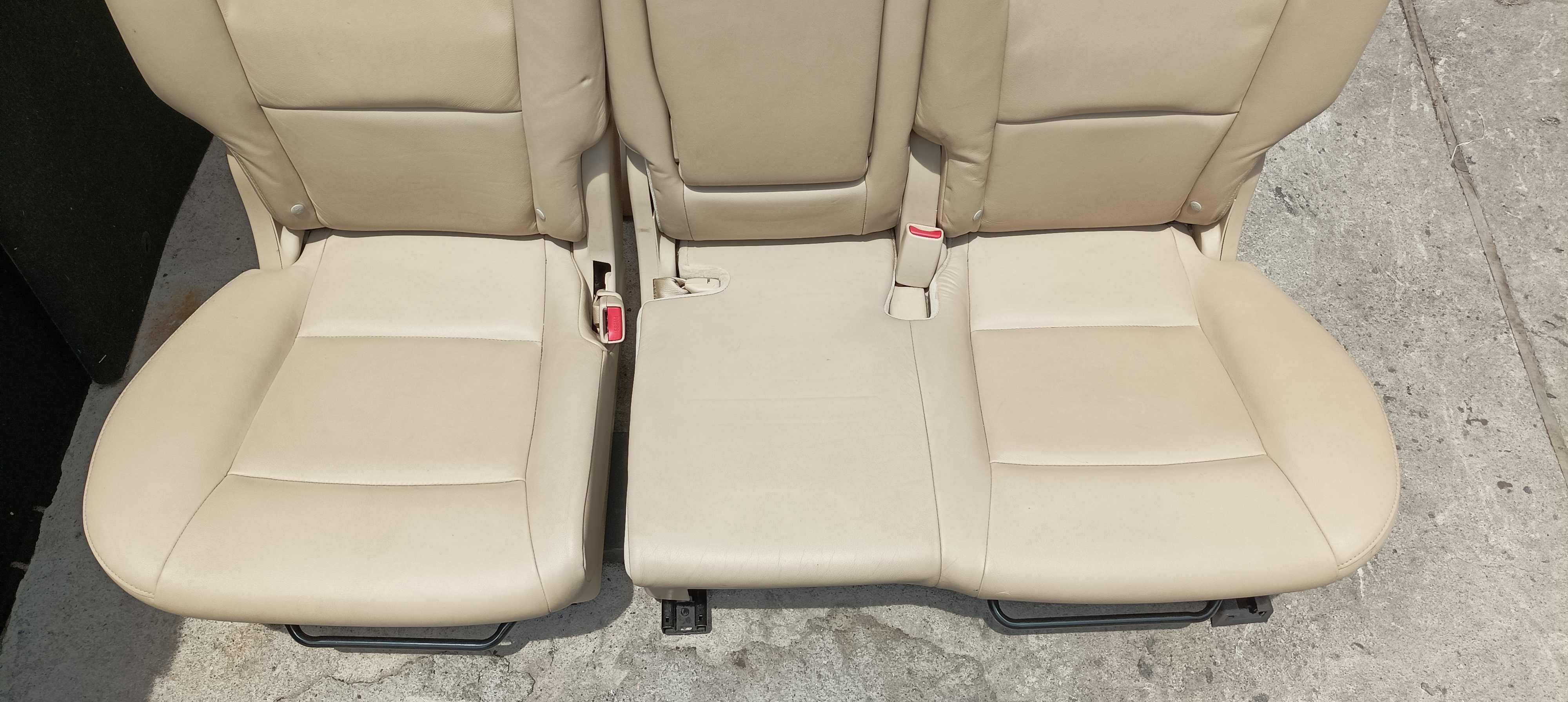 Салон сидіння Субару Трібека Subaru Tribeca