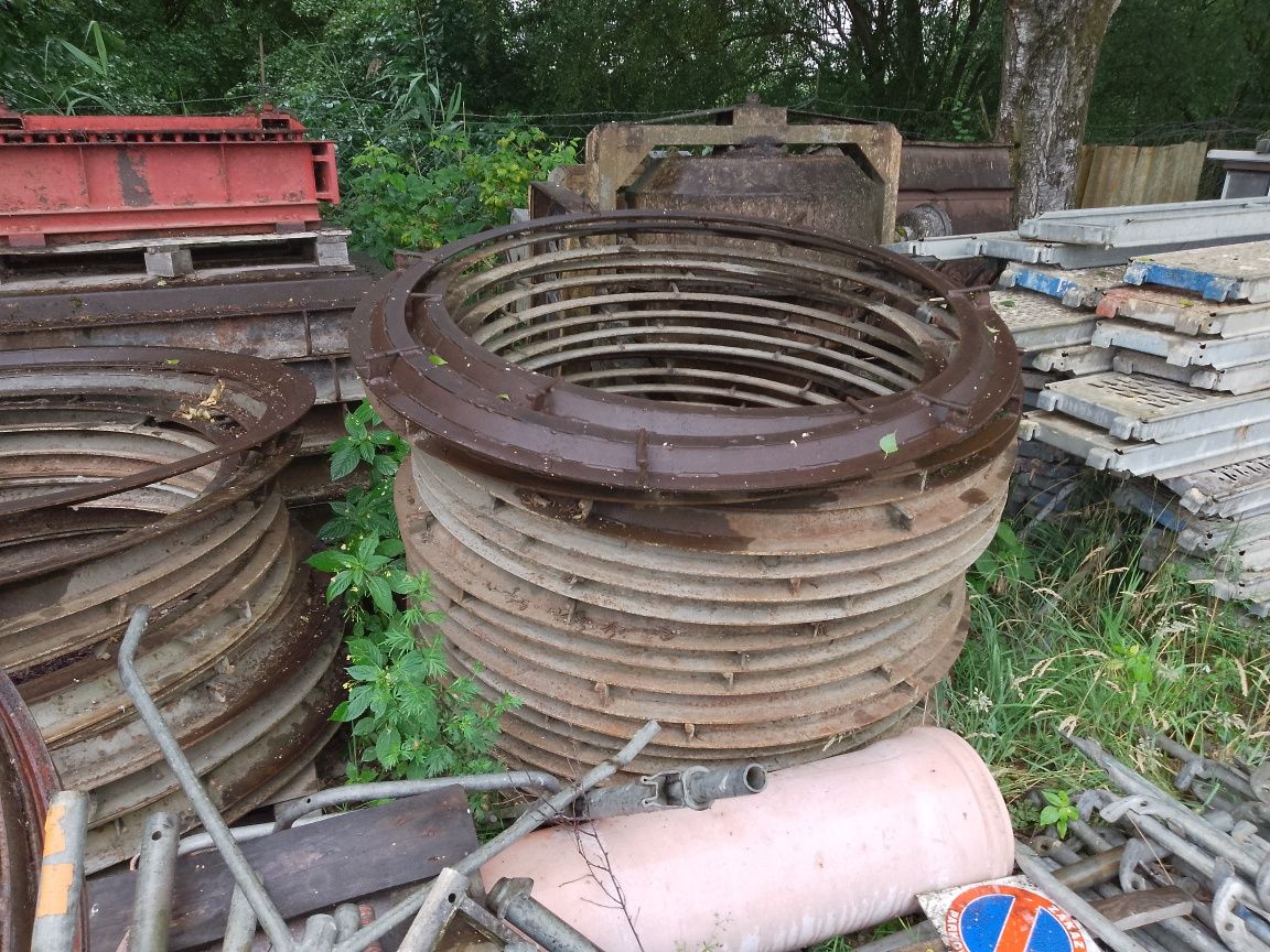 Formy do kręgów betonowych .