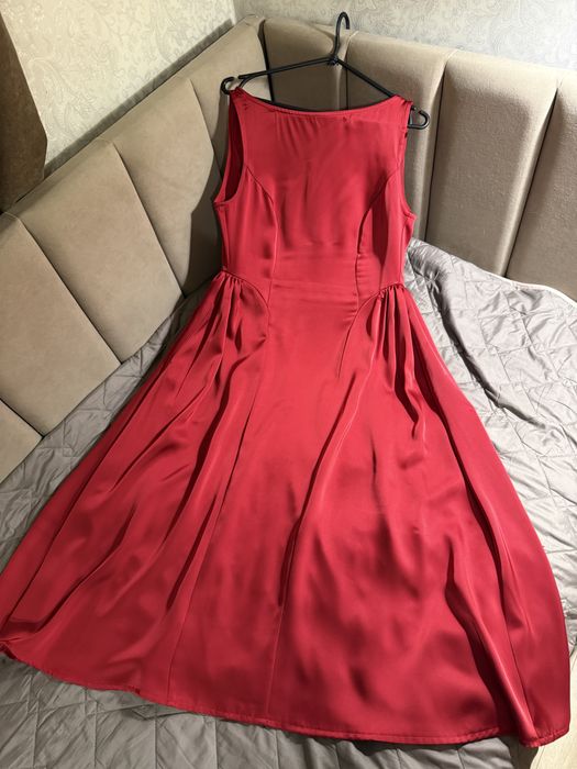 Червоне плаття Vovk