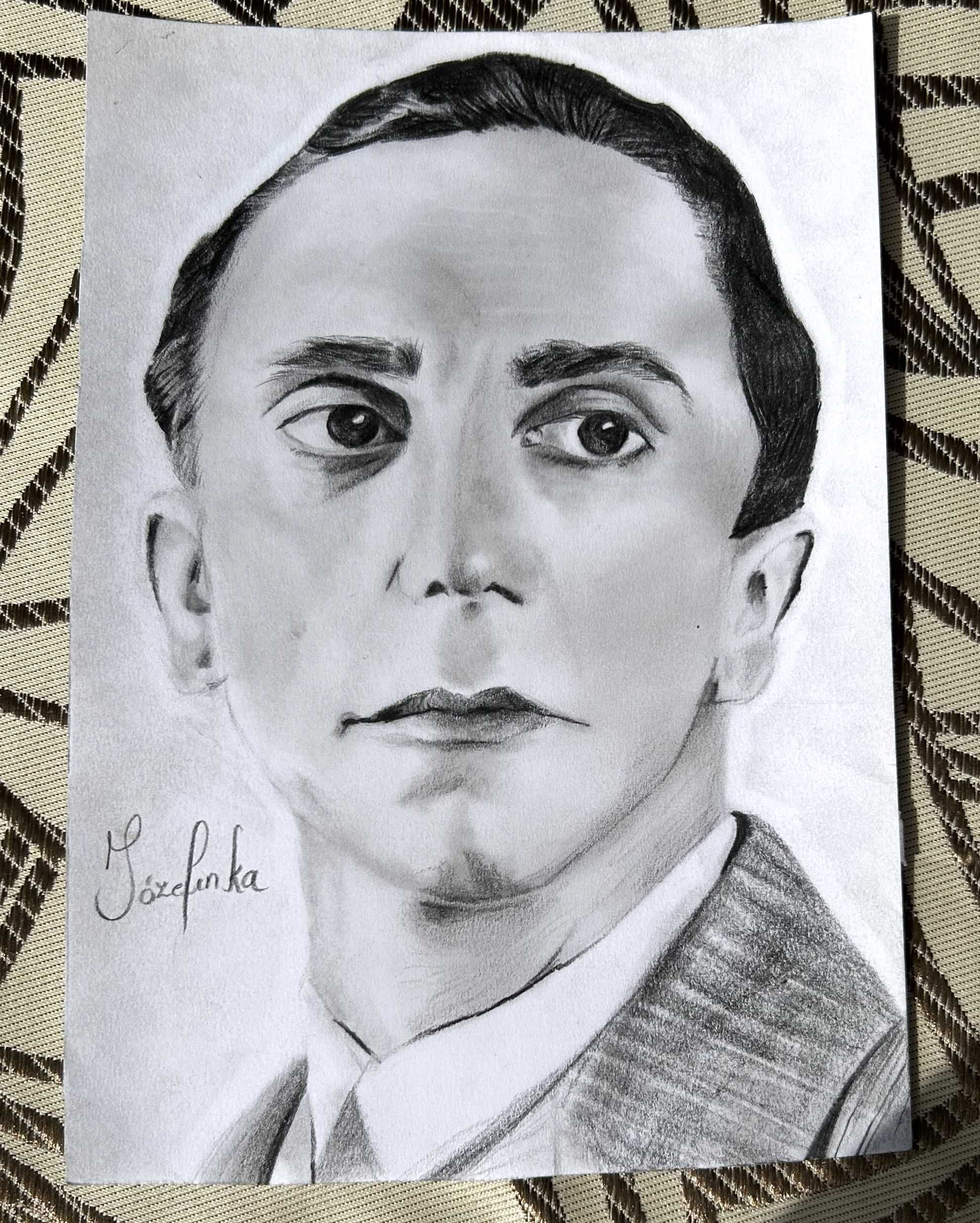 Portret na zamówienie – grafitowy, realistyczny, idealny na prezent