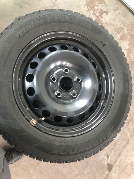 Зимня резина Hankook winter 205/60/15 на дисках шкода октавия А5