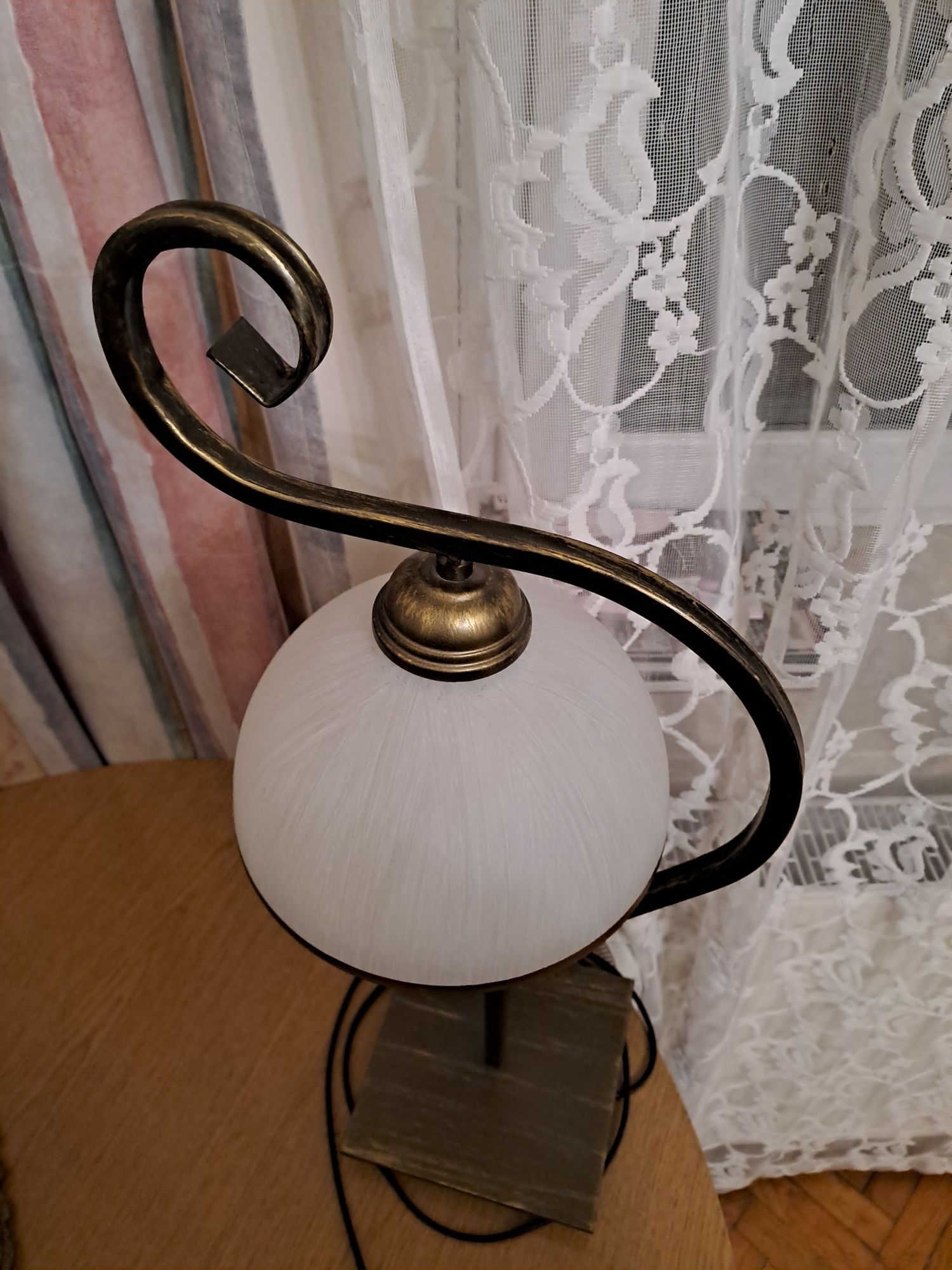 Lampa do sypialni