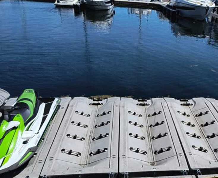 Port najazdowy na skuter wodny, port pływający suchy dok pomost 400