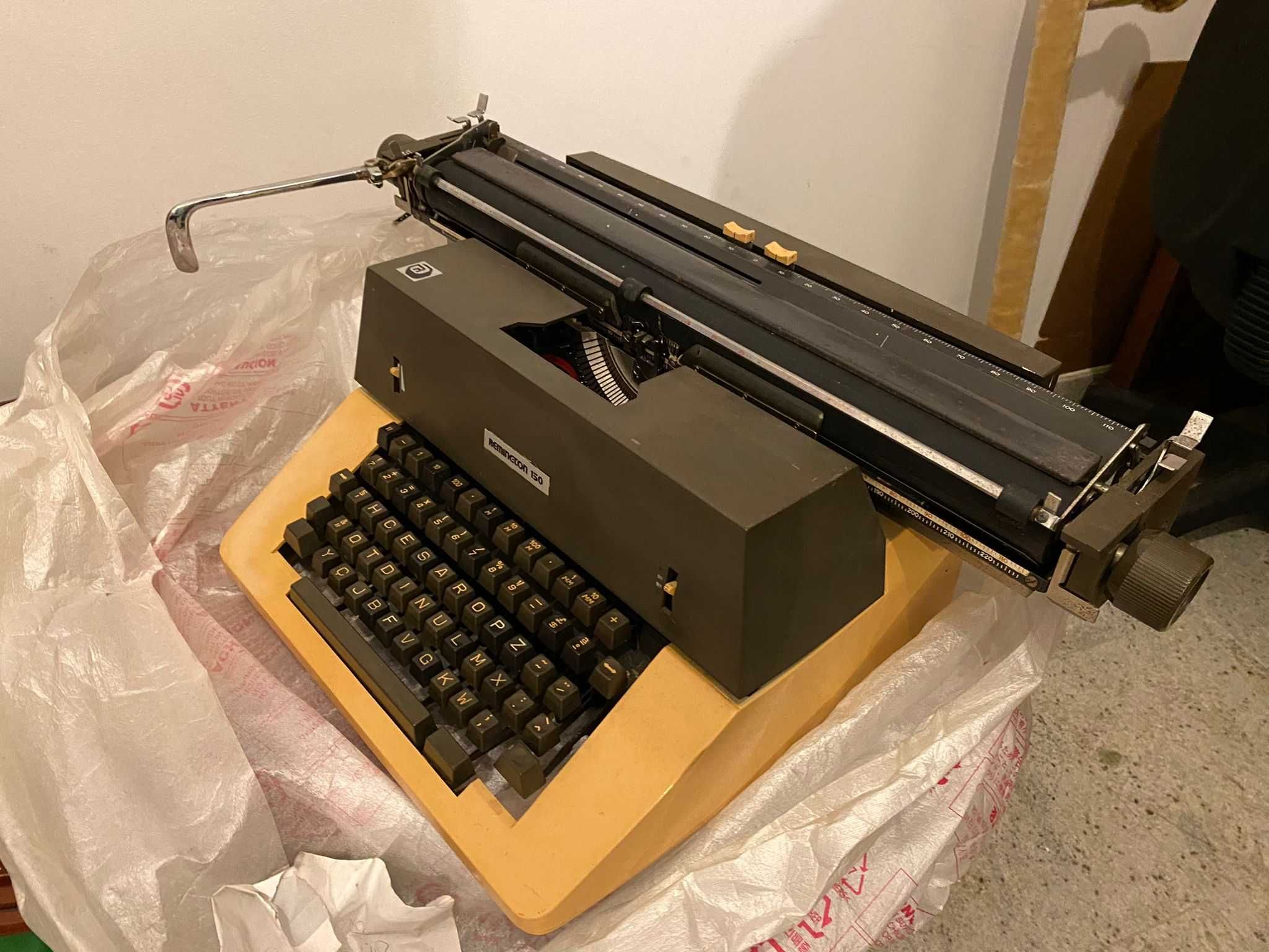 Máquina Escrever REMINGTON 150