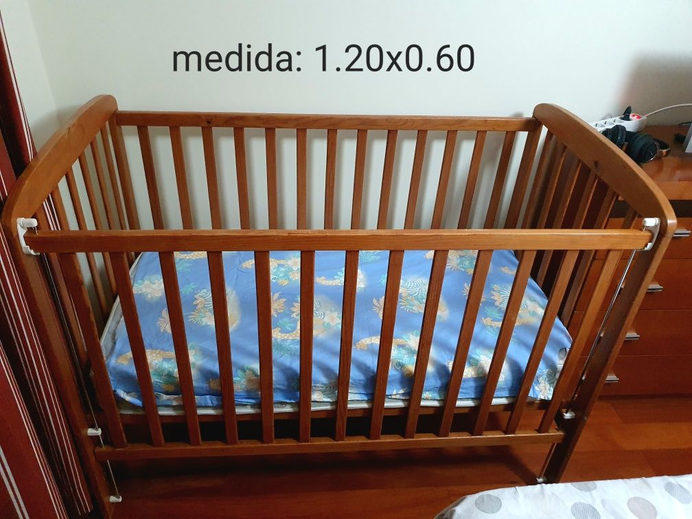 Cama de bebé usado