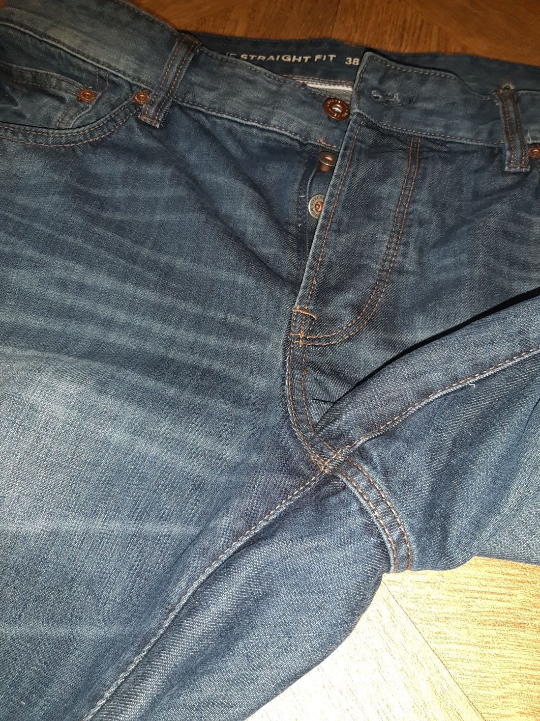 Классные джинсы изъян  от фирмы THE DENIM quality craftmenship