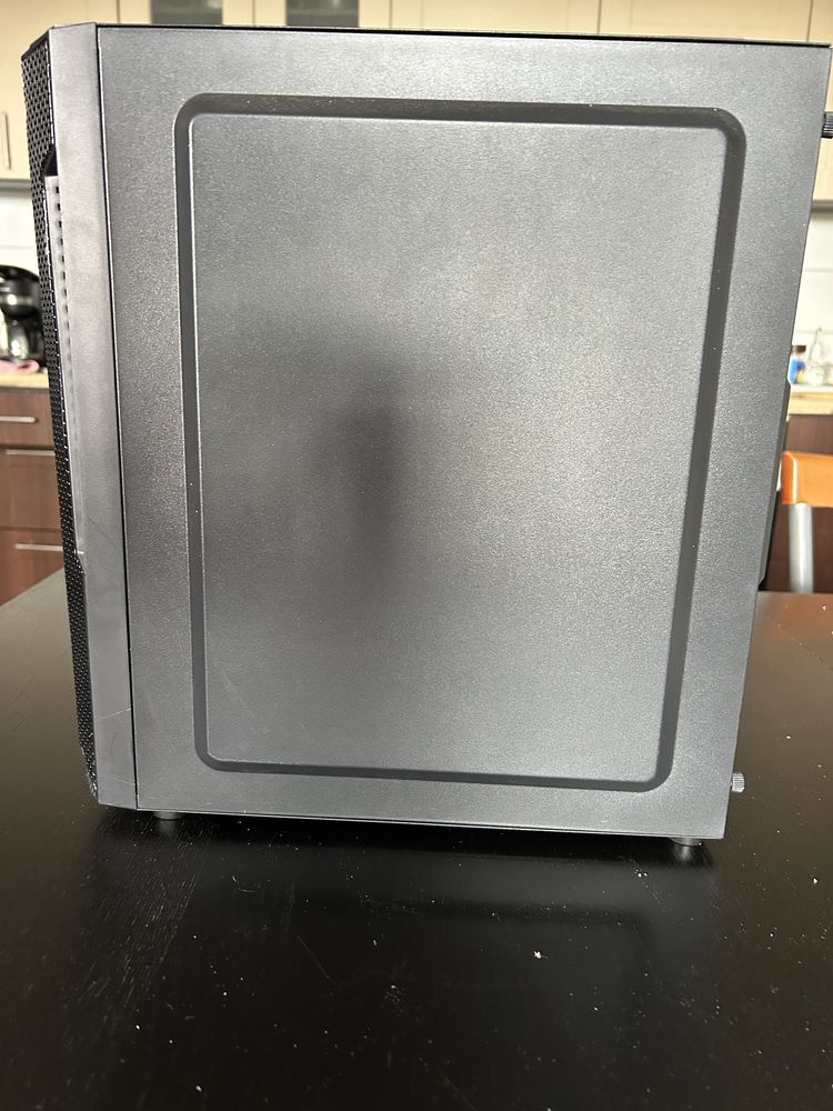 Komputer stacjonarny, GTX750ti, Intel Xeon, 8GB RAM DDR3