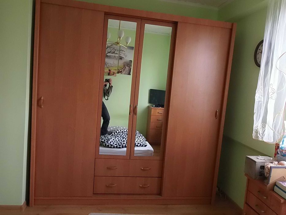 sprzedam szafę przesuwną z lustrem