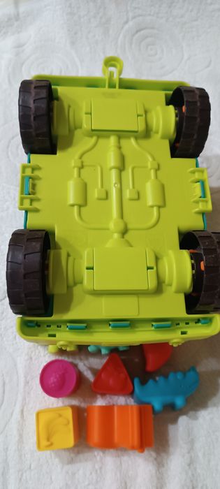 Сортер дитячий,автобус з фігурами тварин