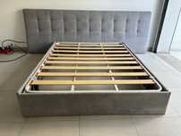Cama com cabeceira