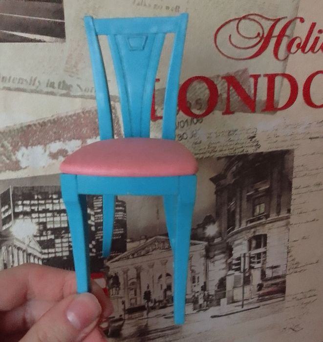 Стілець для барбі