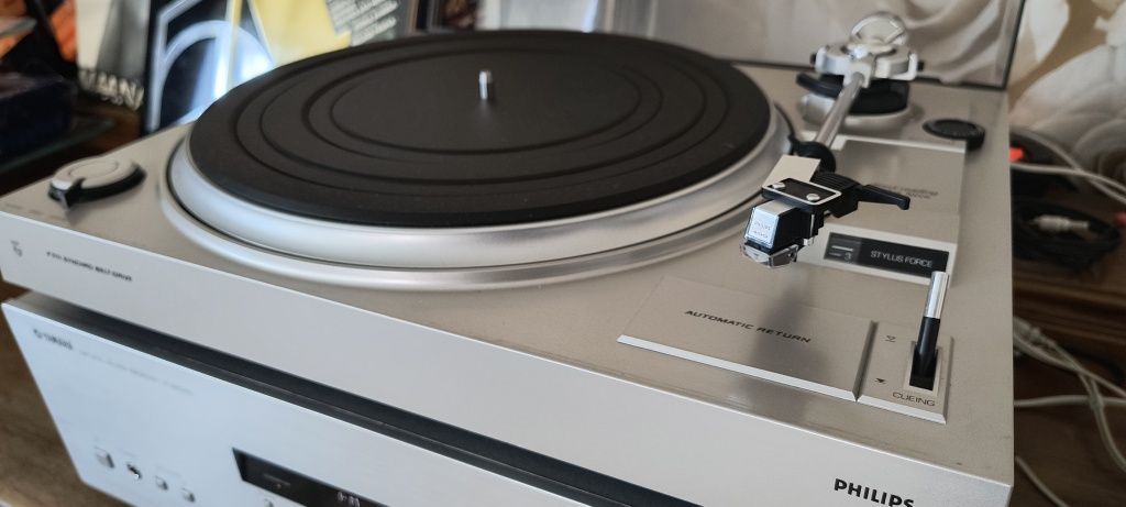 Gramofon Philips F-7111