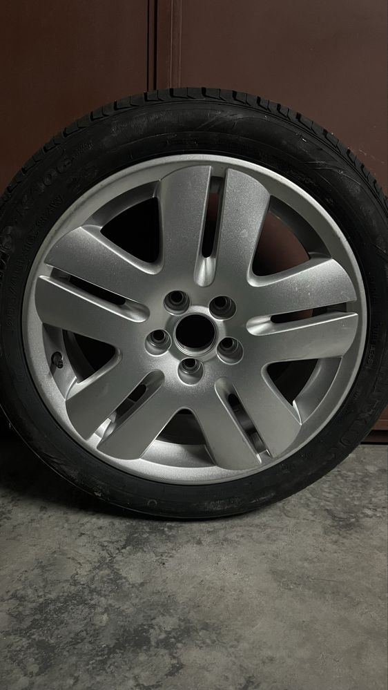 Uma Jante com pneu novo VW Polo 1200