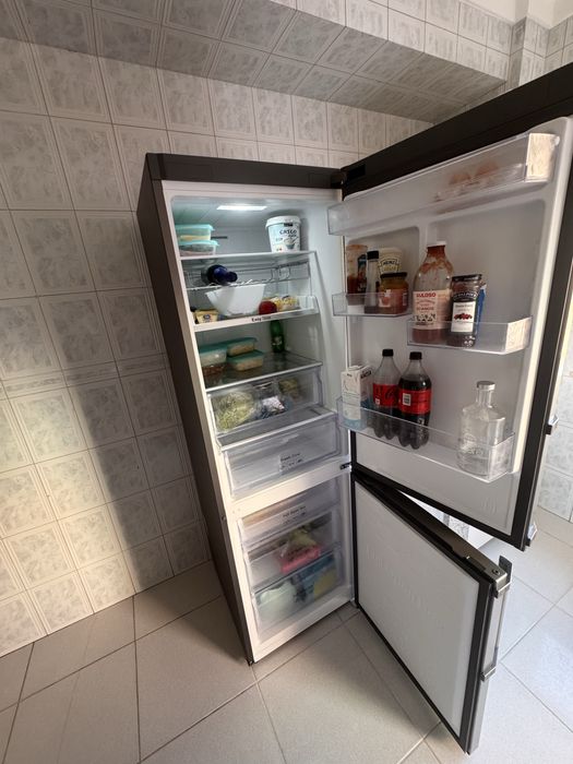 Frigorífico Samsung 185cm (339L) — NOVO!