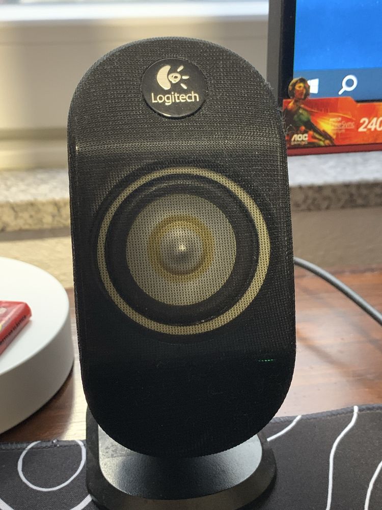 Logitech Colunas x-210