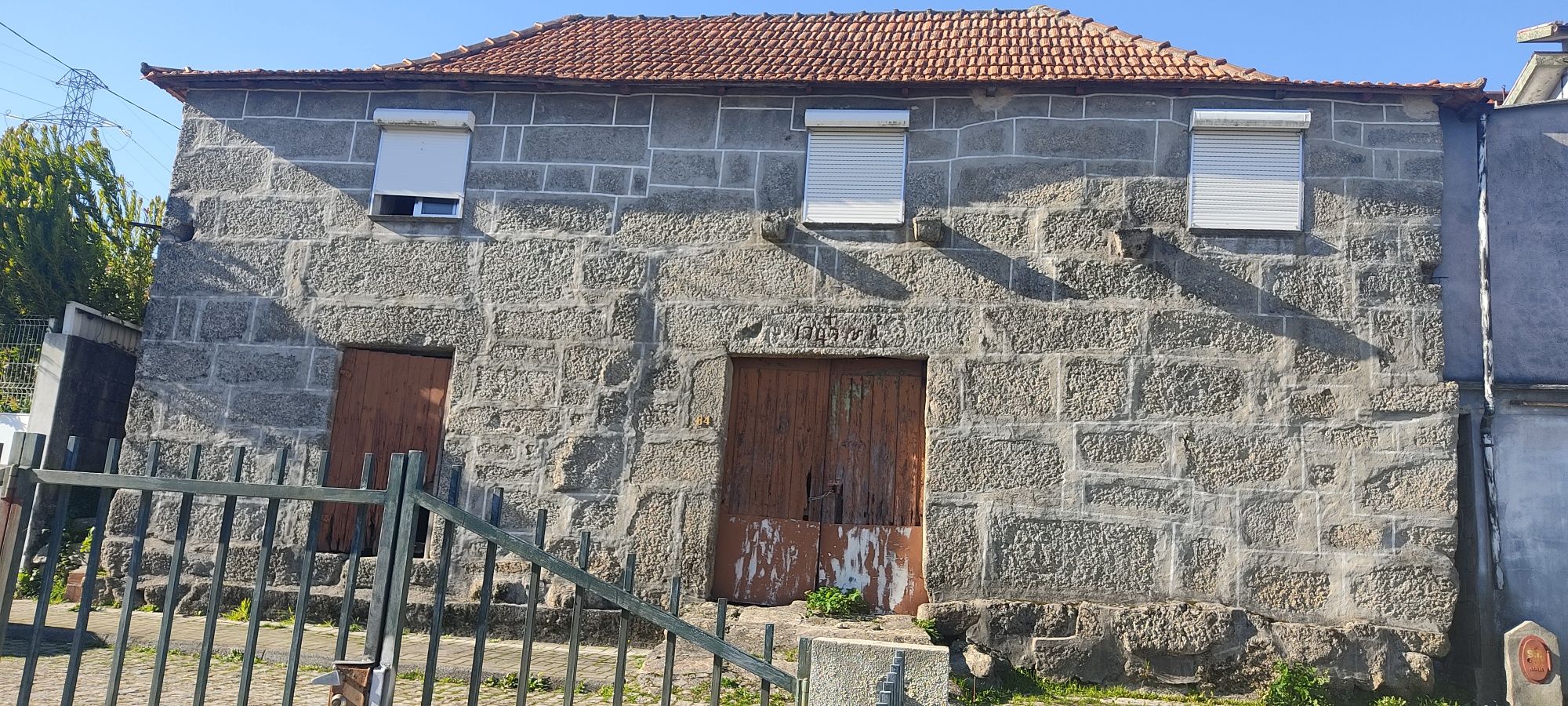 Moradia Isolada em Pedra.