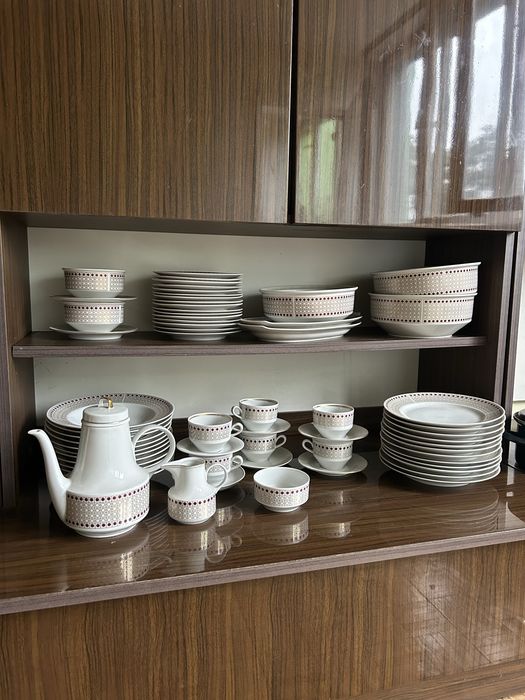 Zestaw Niemieckiej porcelany 62 sztuki