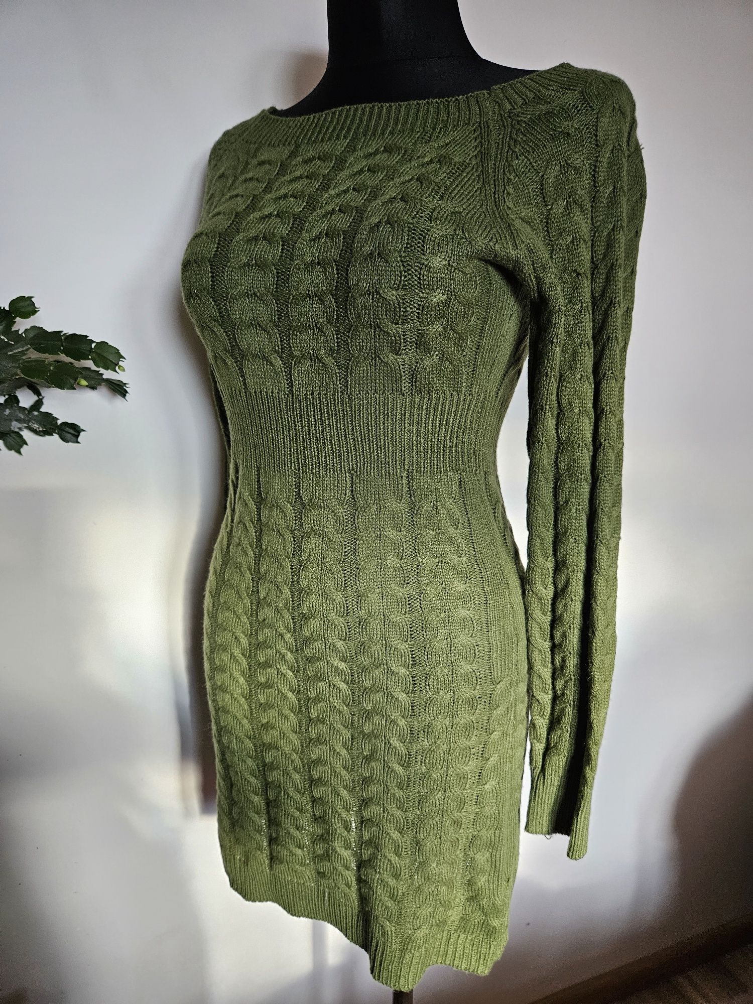 Sweterkowa sukienka