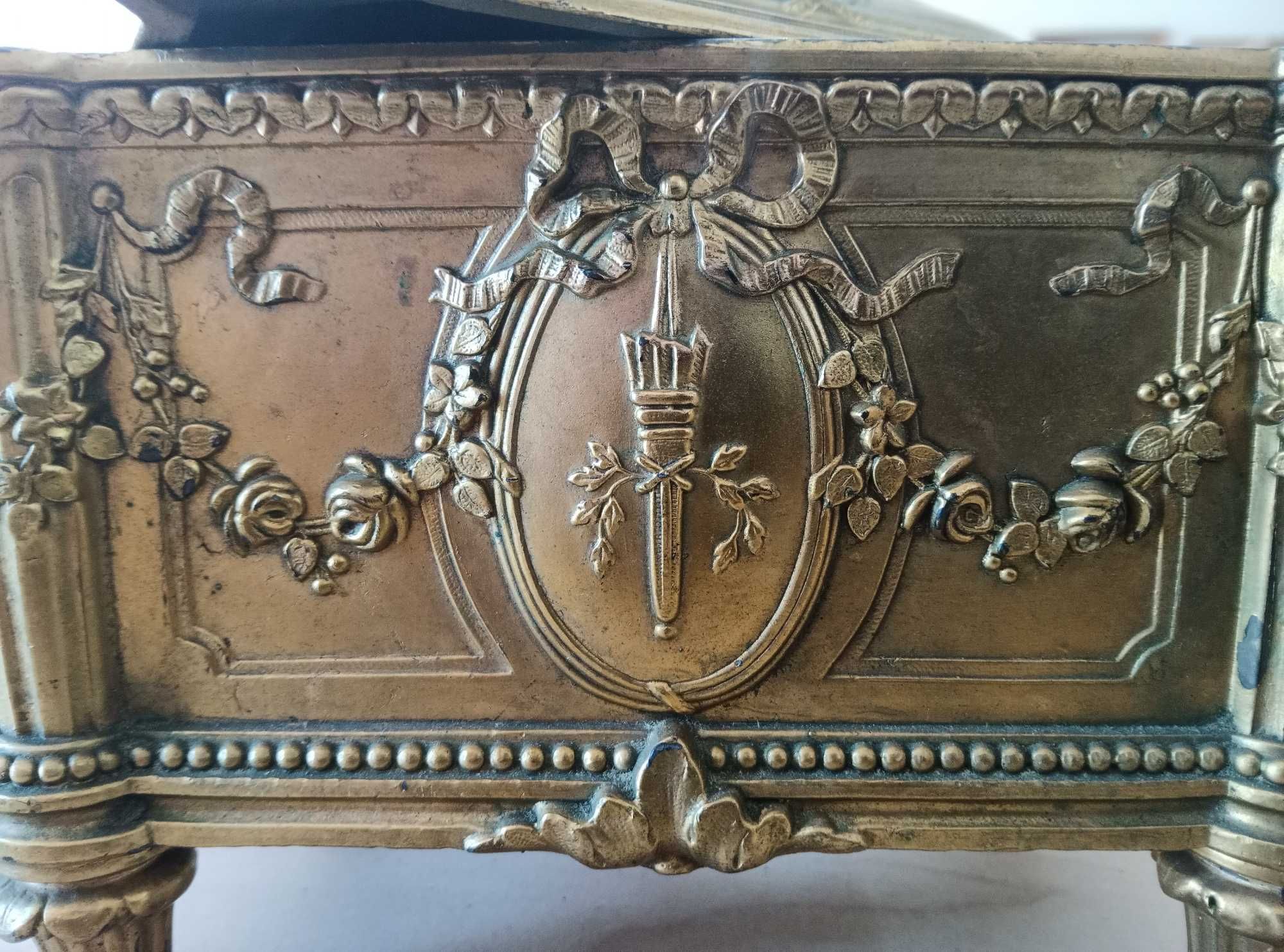Cofre Vintage de Brass