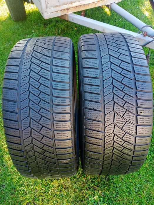 dwie opony zimowe marki Continental 225/40/18