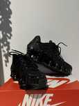 czarne buty nike shox