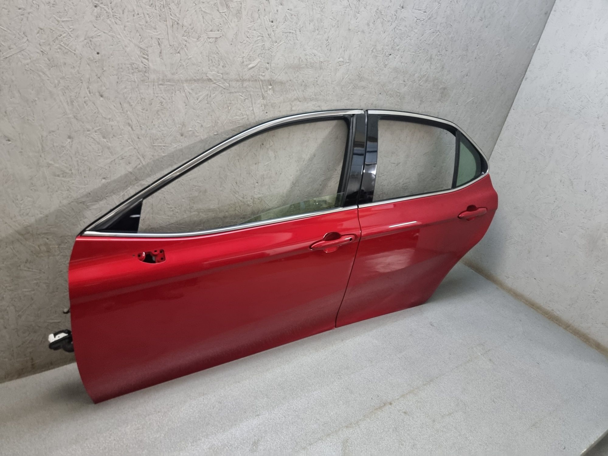 Двері передні ліві 3u5 Toyota Camry 70 hybrid xle le se xse  розборка