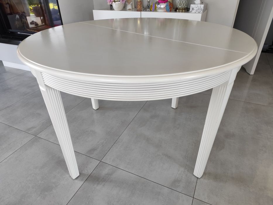 Stół drewniany okrągły rozkładany