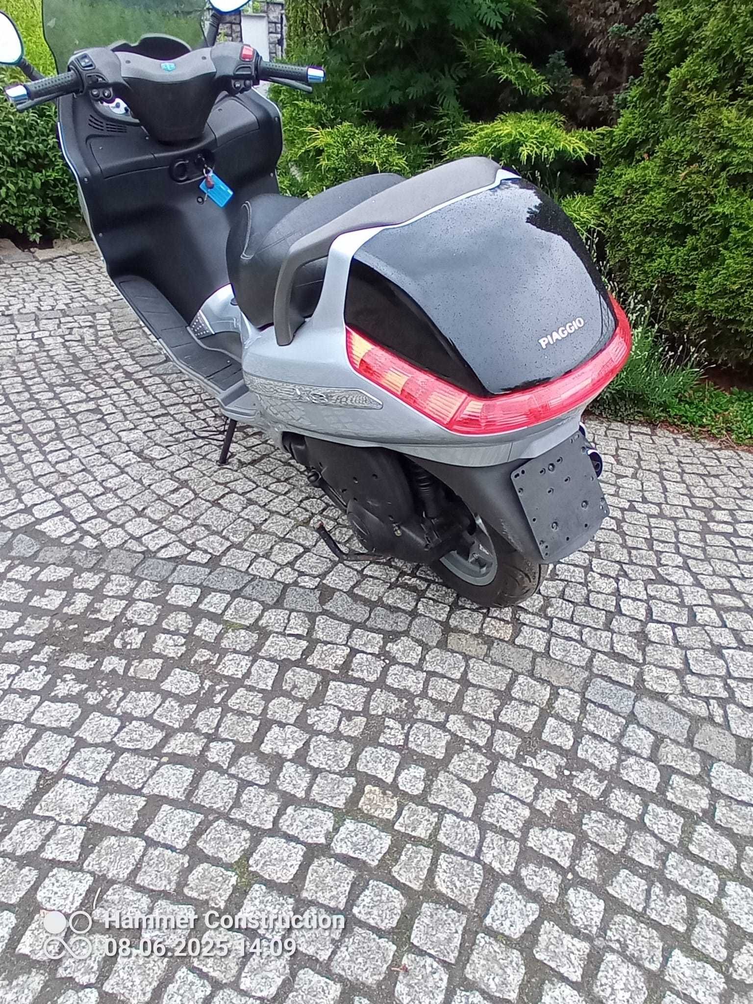 Skuter Piaggio x8