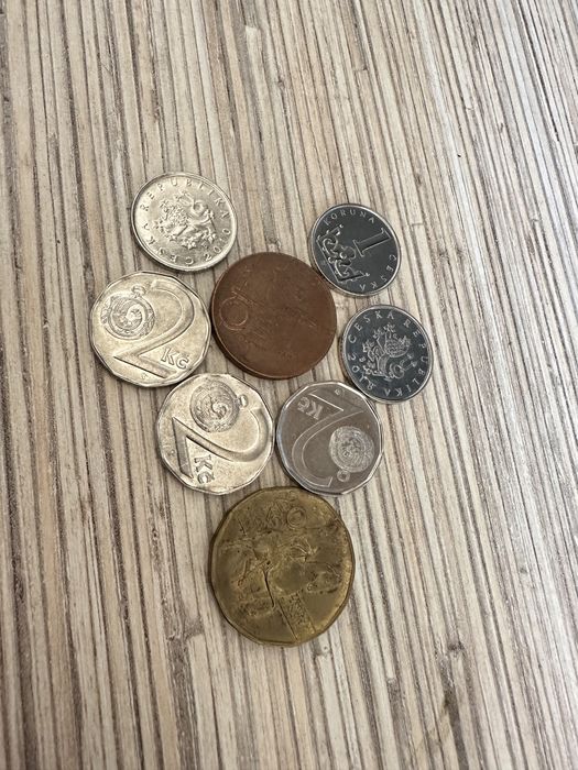 120 монет СССР, французские, немецкие марки, американские центы и т.д
