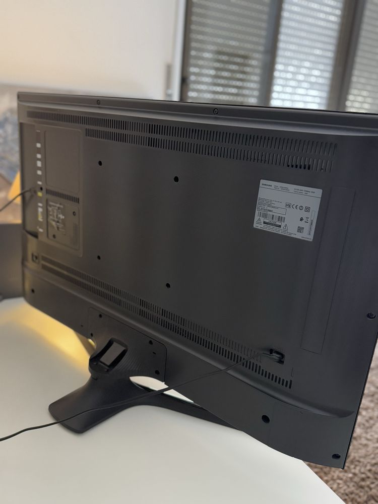 TV SAMSUNG 40 polegadas modelo UE40KU6000K - como nova