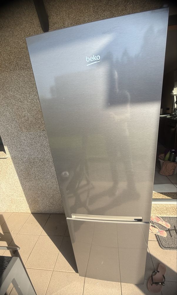 Vendo frigorigico que funciona esta em bom estado