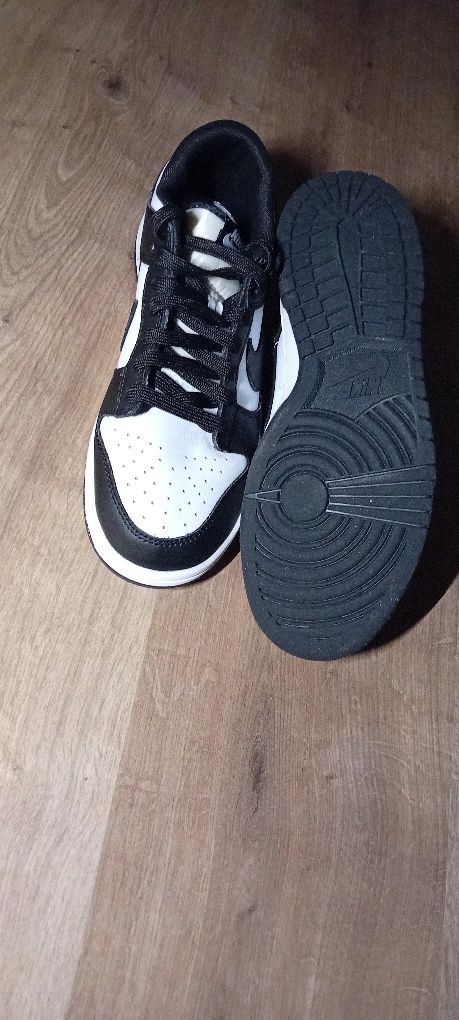 Nike Dunk Low Panda - Tamanho 40