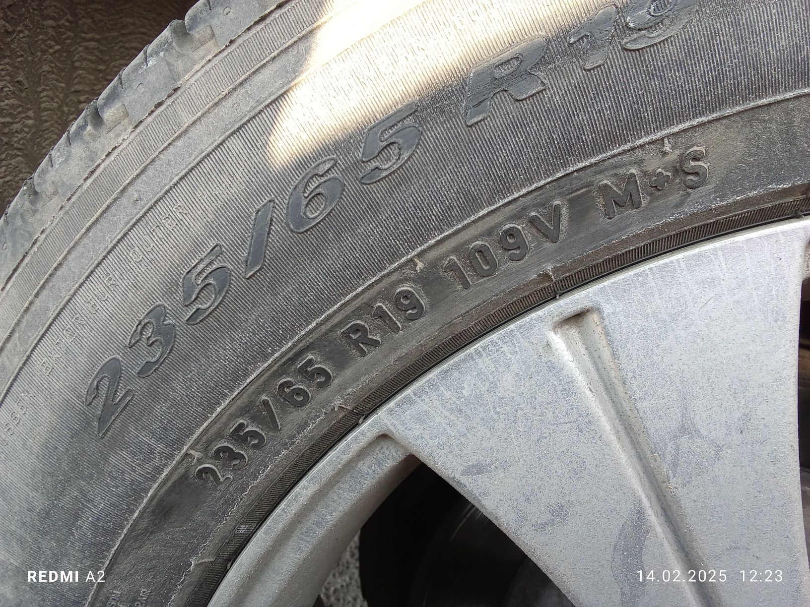 Pirelli Scorpion 235/65/19  M+S всесезонная. Остаток -6 мм.