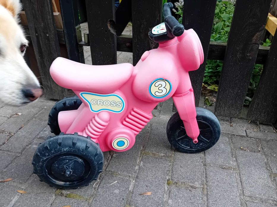 Boegowy czerwony motor dla malucha