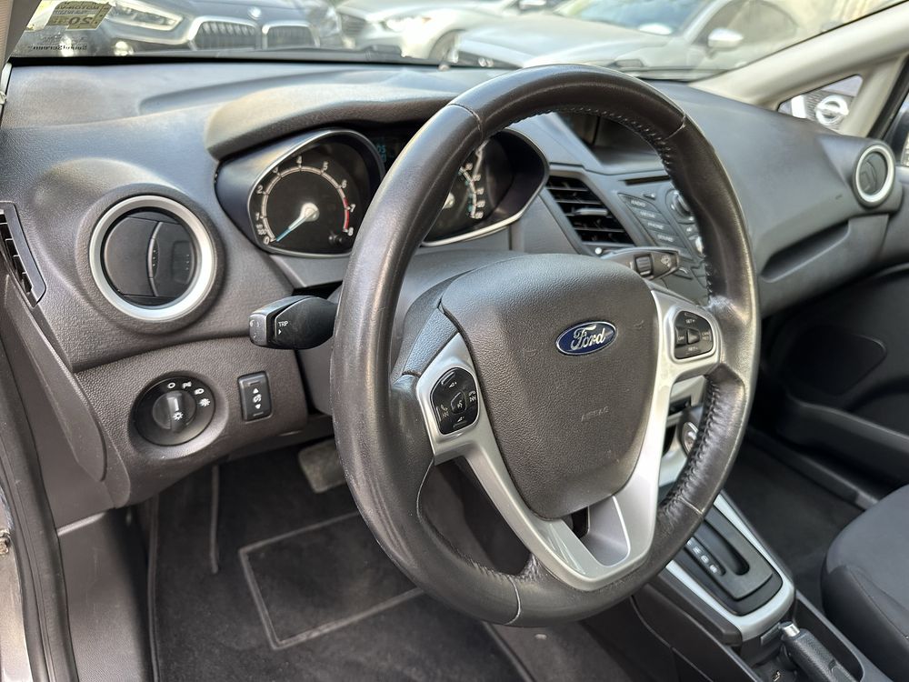 Ford Fiesta 1.6 автомат, климат,