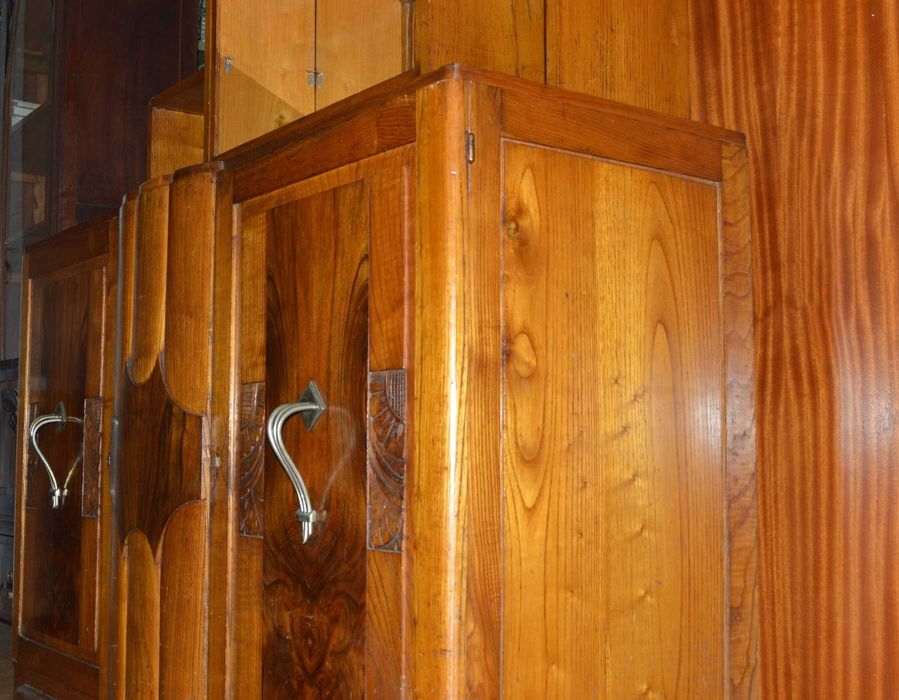 Aparador de sala com alçado "Queen Anne"