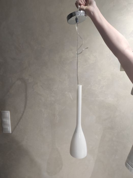 Białe lampy wiszące