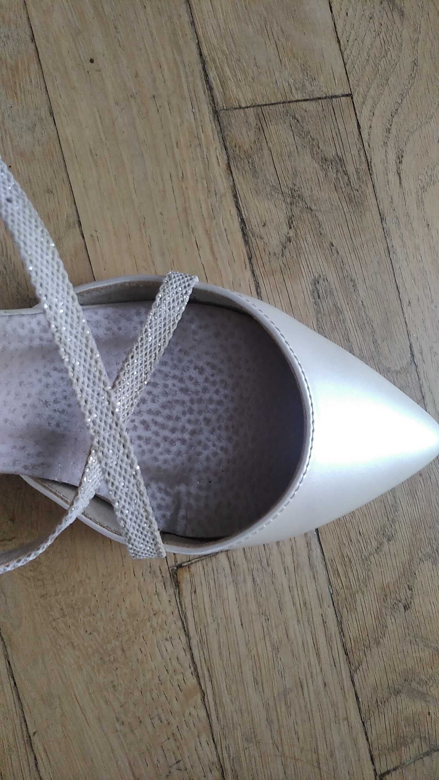 Buty ślubne brilu