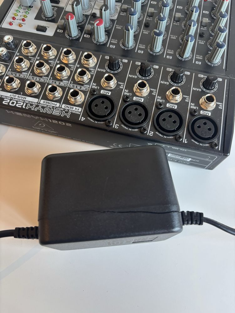 Mesa mistura Behringer XENYX 1202