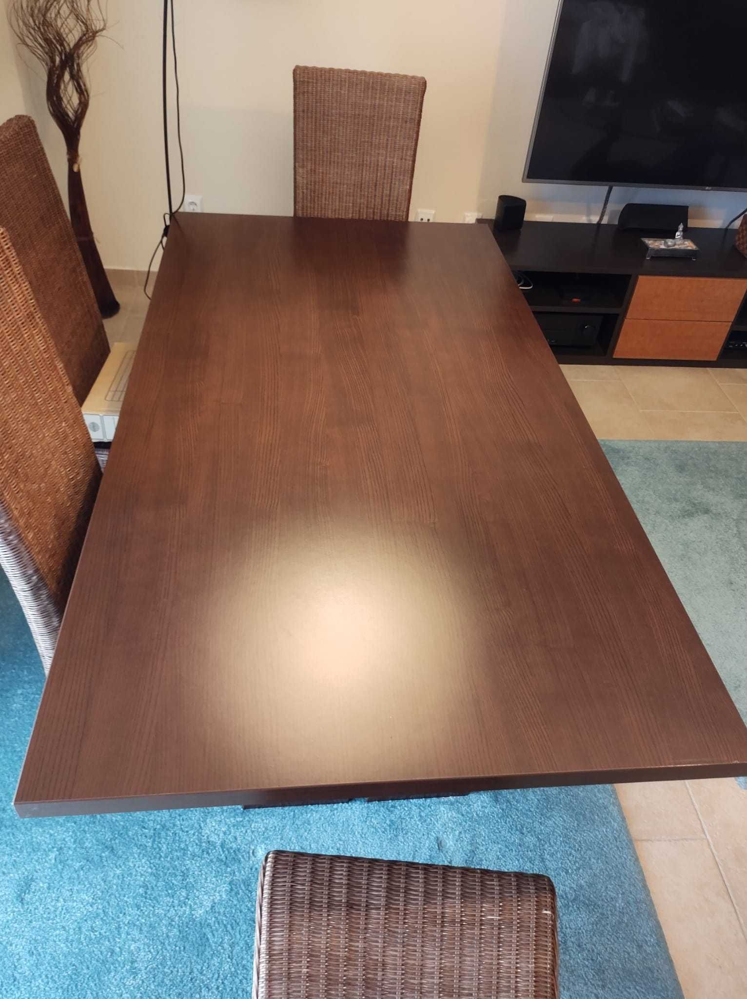 Vendo mesa jantar wengue muito bonita e como nova