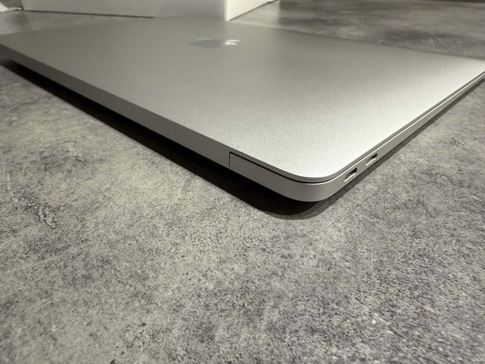 Macbook air m1  na gwarancji