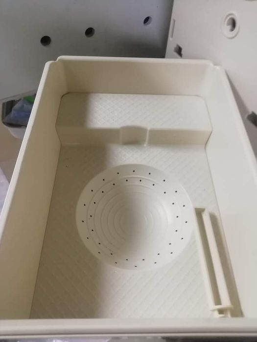 Vários ninhos de plástico para venda