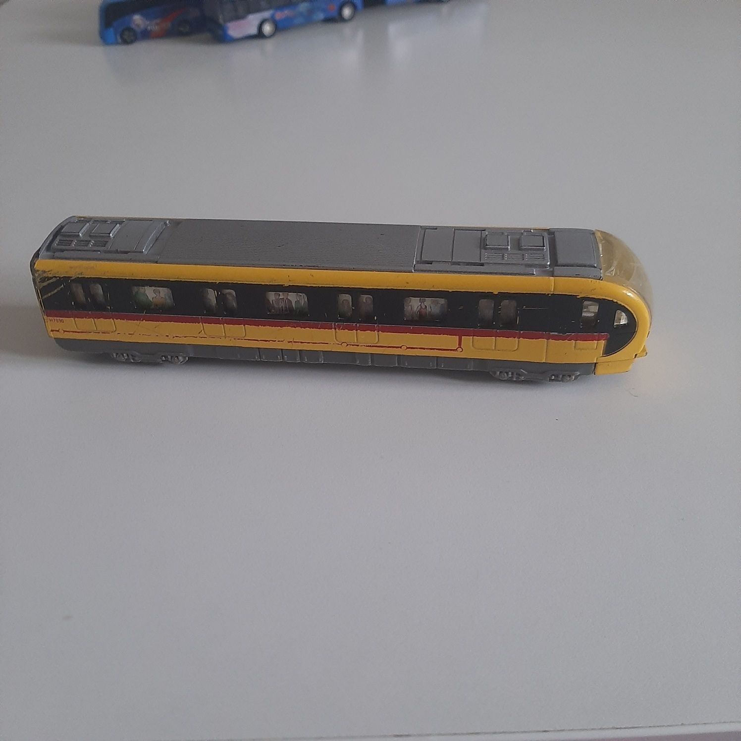 Metro pociąg metalowy z dźwiękiem skala 1:43