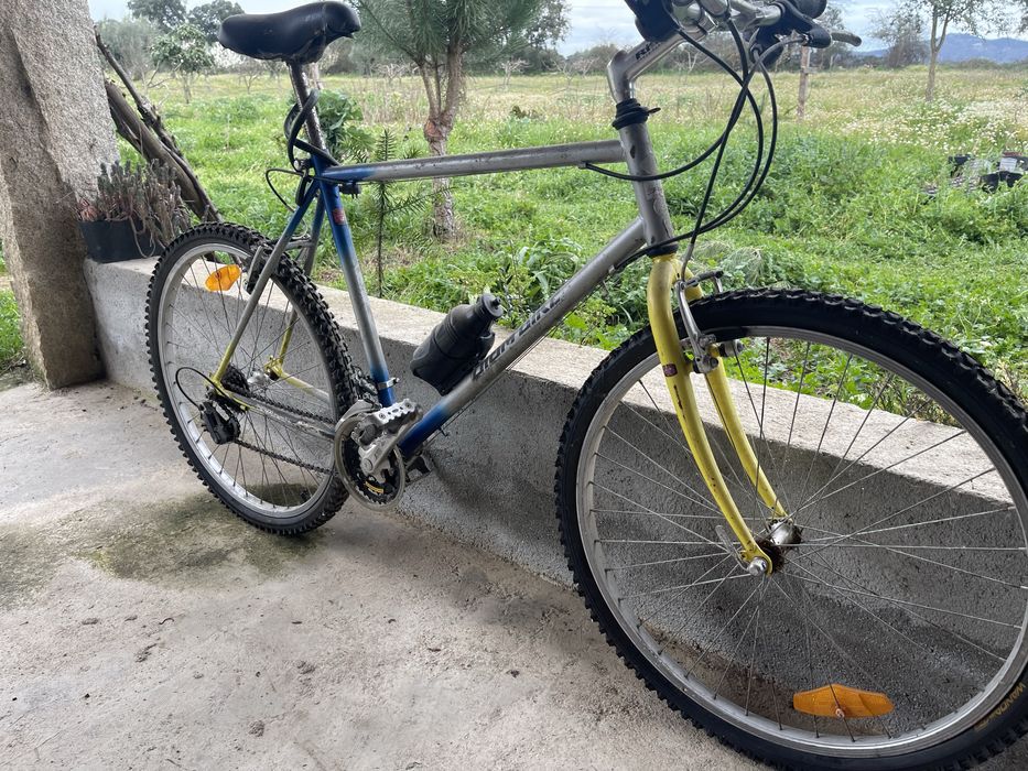 Bicicleta boa para iniciantes, vendo para desocupar espaco.
