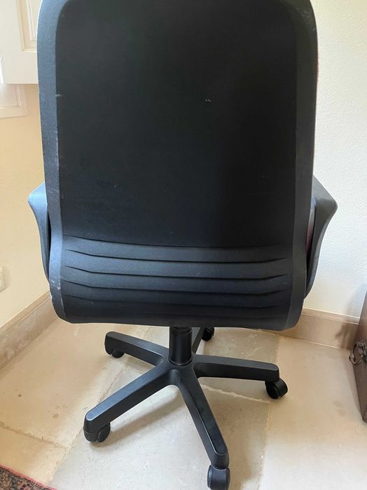 Cadeira escritorio ergonomica sobre rodas