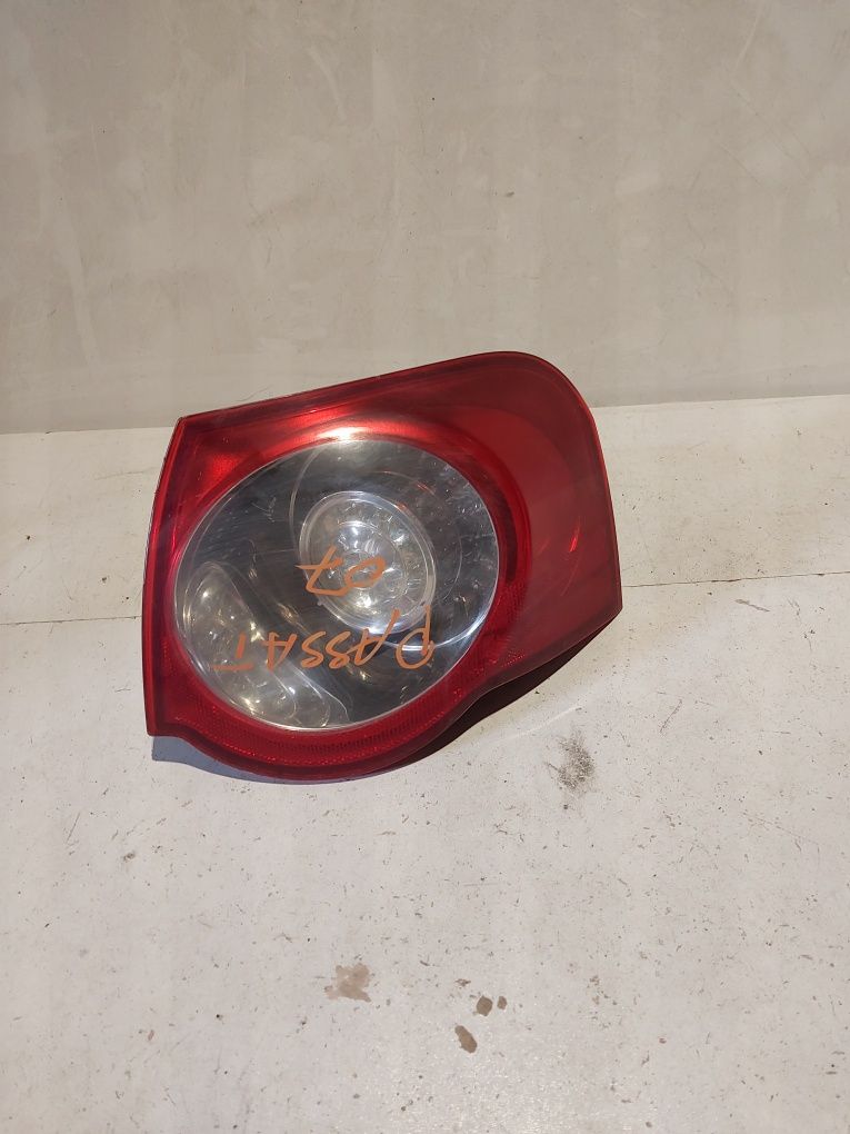 Prawa tylna lampa vw passat b6 kombi prawy tył