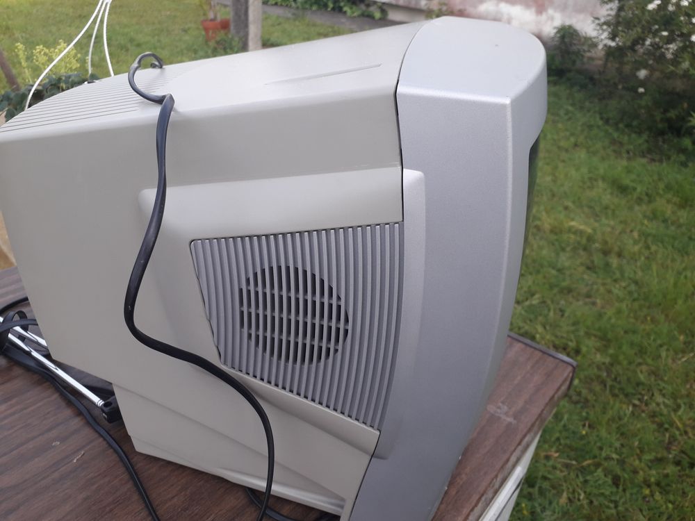 Televisão Grunkel com antena antigo