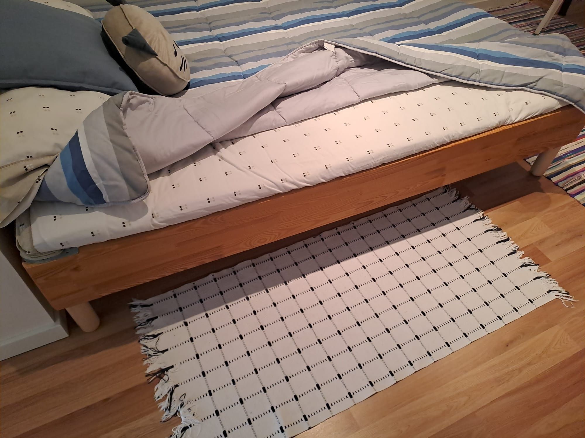 Cama madeira com estrado e colchão