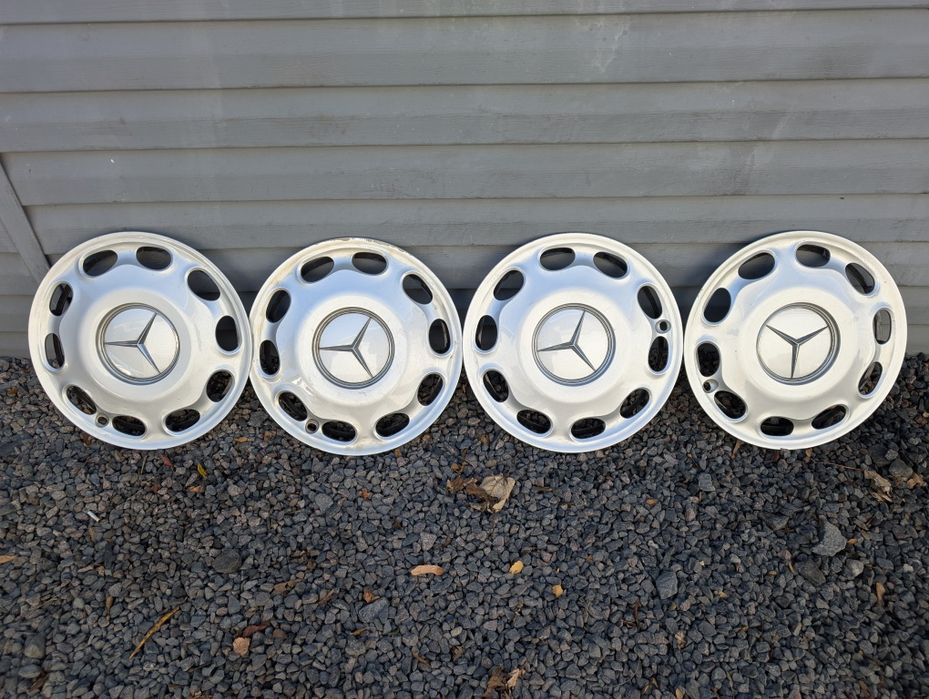 Оригінальні ковпаки Mersedes R15 в хорошому стані