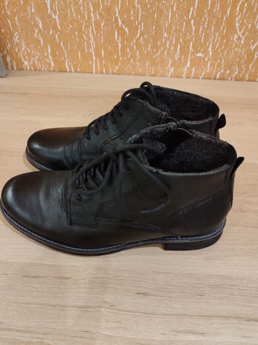 Продам чоловічі ботінки